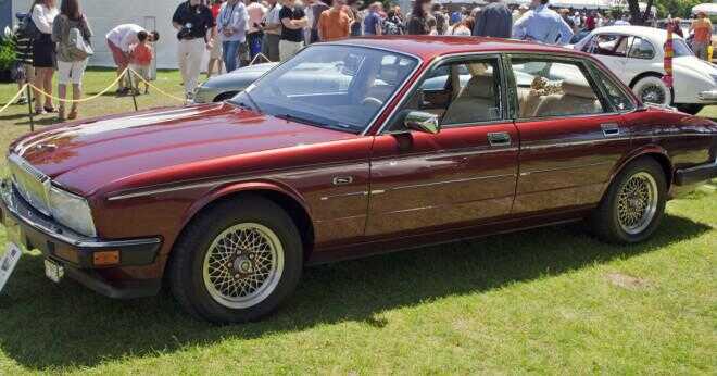 Hur får man bort bensintanken från en 1991 Jaguar XJ6 Sovereign?