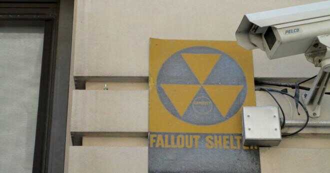 Vad är förhållandet mellan radioaktiv strålning och radioaktivt nedfall?