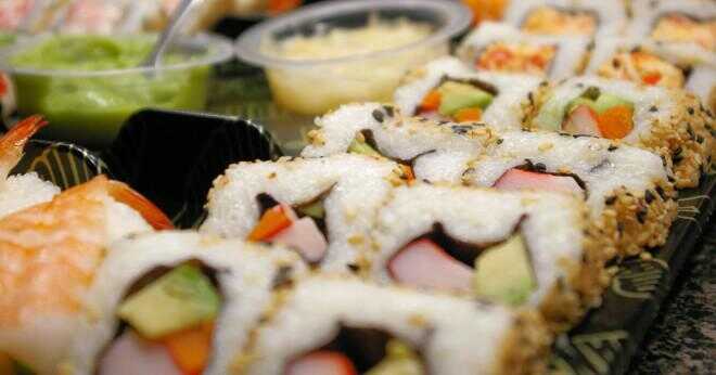Vad är skillnaden bteween en sushi rulle och sushi hand rulla?