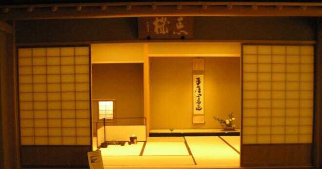 Vilka verktyg användes i en japansk te-ceremoni?