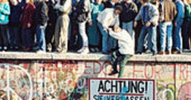 Hur många människor flydde över Berlinmuren?