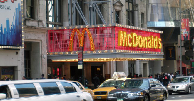 Är McDonalds den största restaurangen snabbmatskedja i världen?